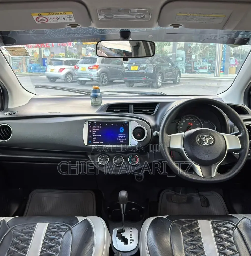 Toyota Vitz 2013 Silver