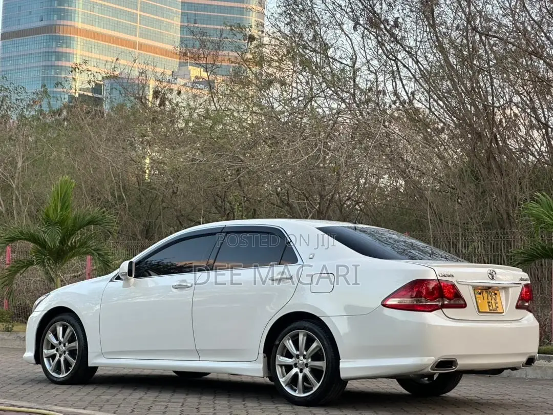 Toyota Crown 2008 White