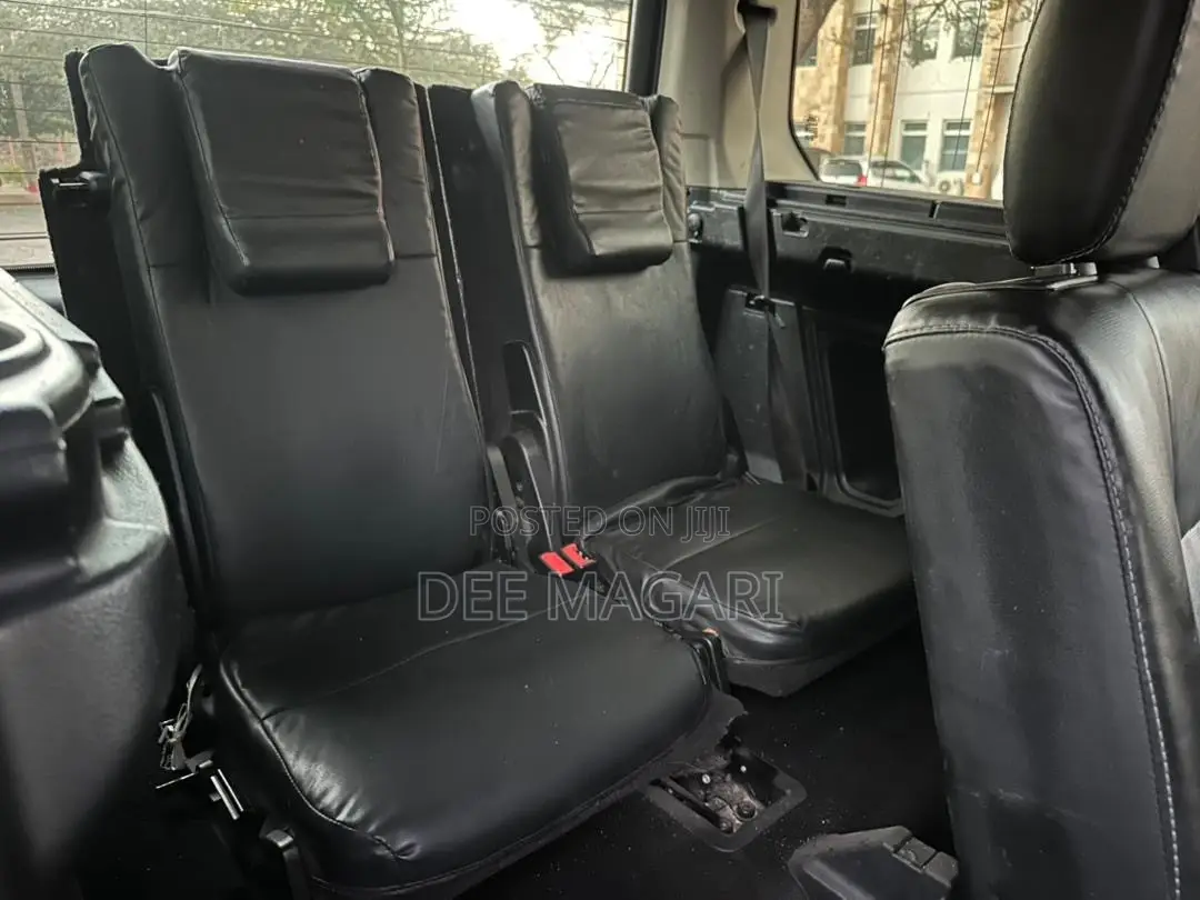 Land Rover Discovery 2011 Gray