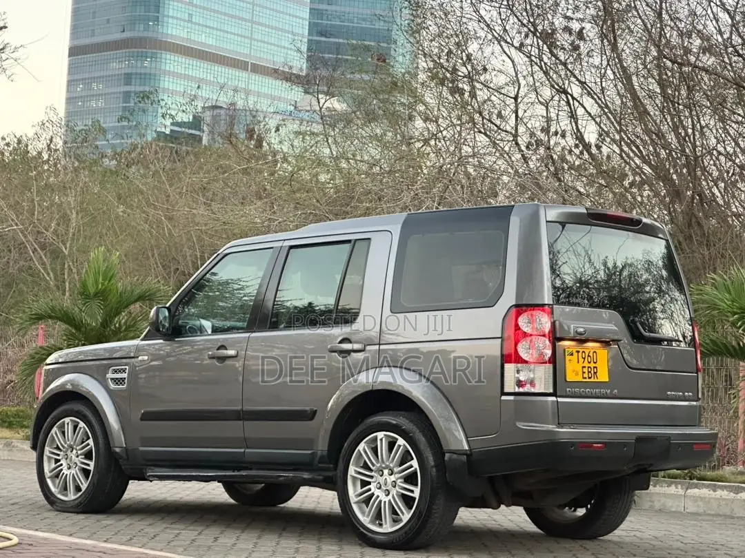 Land Rover Discovery 2011 Gray
