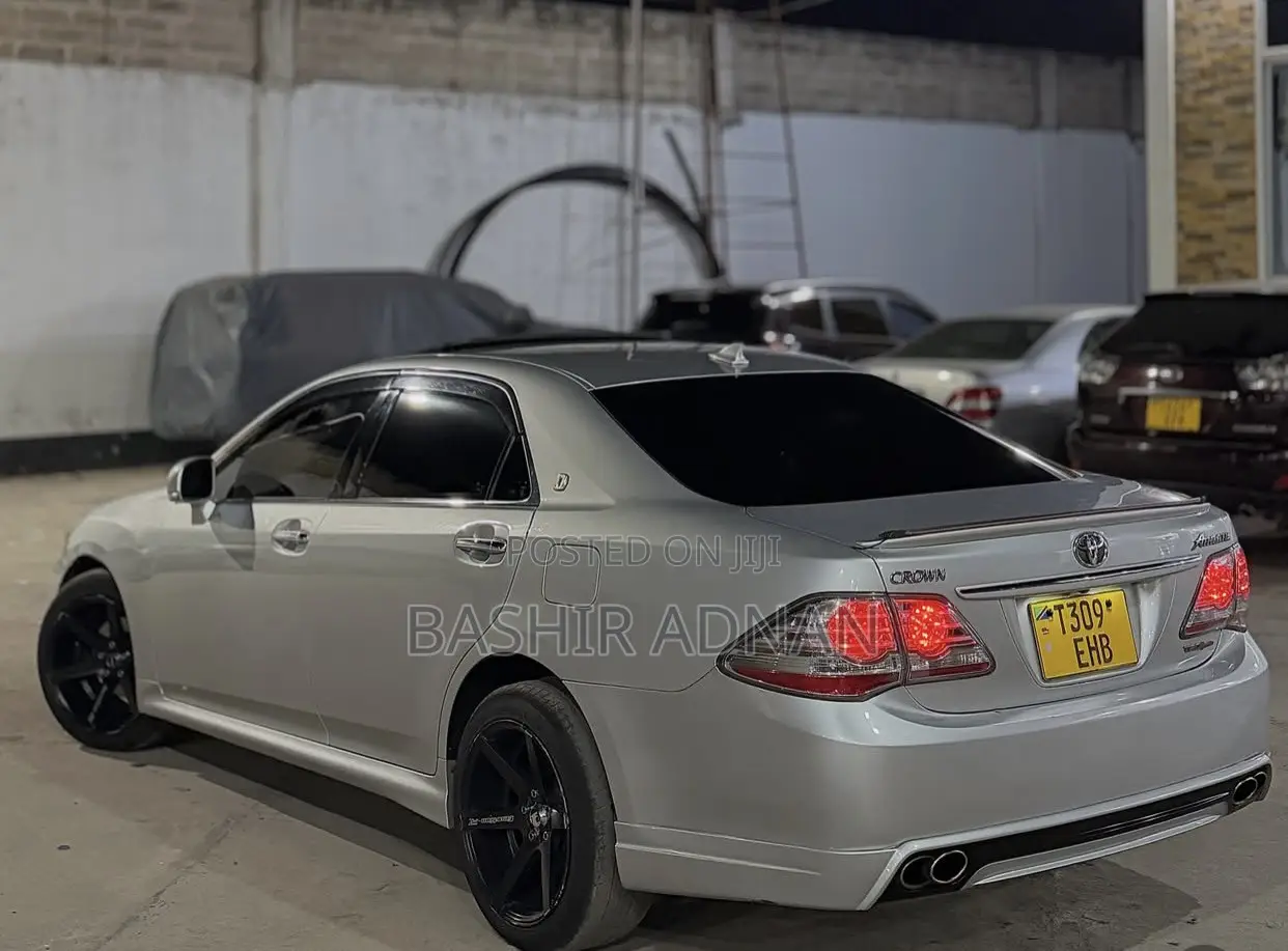 Toyota Crown 2010 Silver