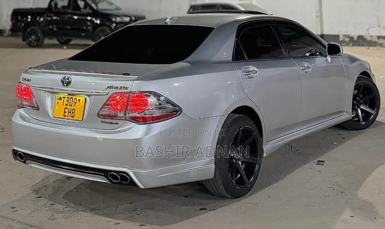 Toyota Crown 2010 Silver