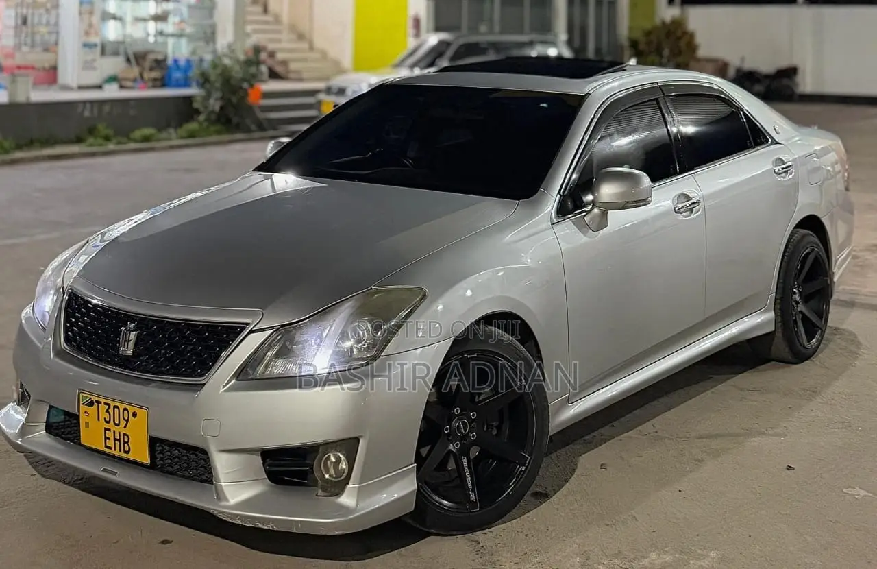 Toyota Crown 2010 Silver