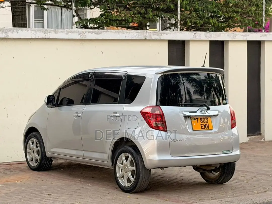 Toyota Ractis 2008 Silver