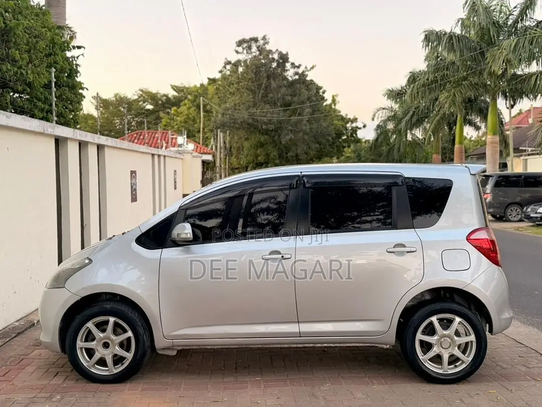 Toyota Ractis 2008 Silver