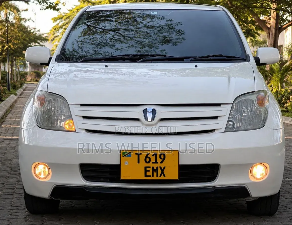Toyota IST 2004 White