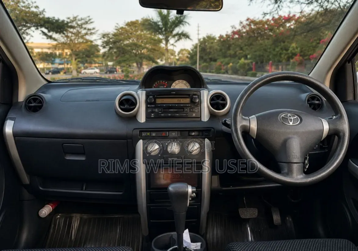 Toyota IST 2004 White