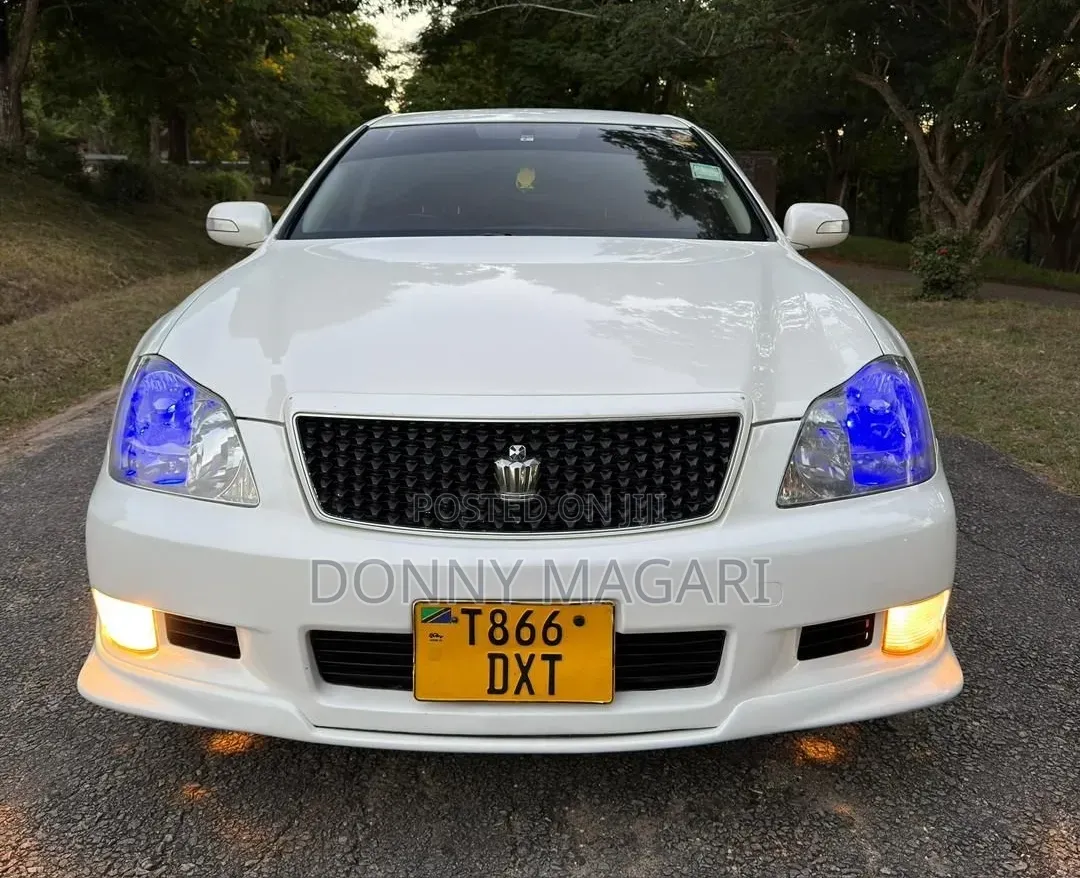 Toyota Crown 2006 White