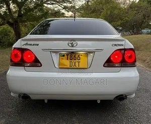 Toyota Crown 2006 White