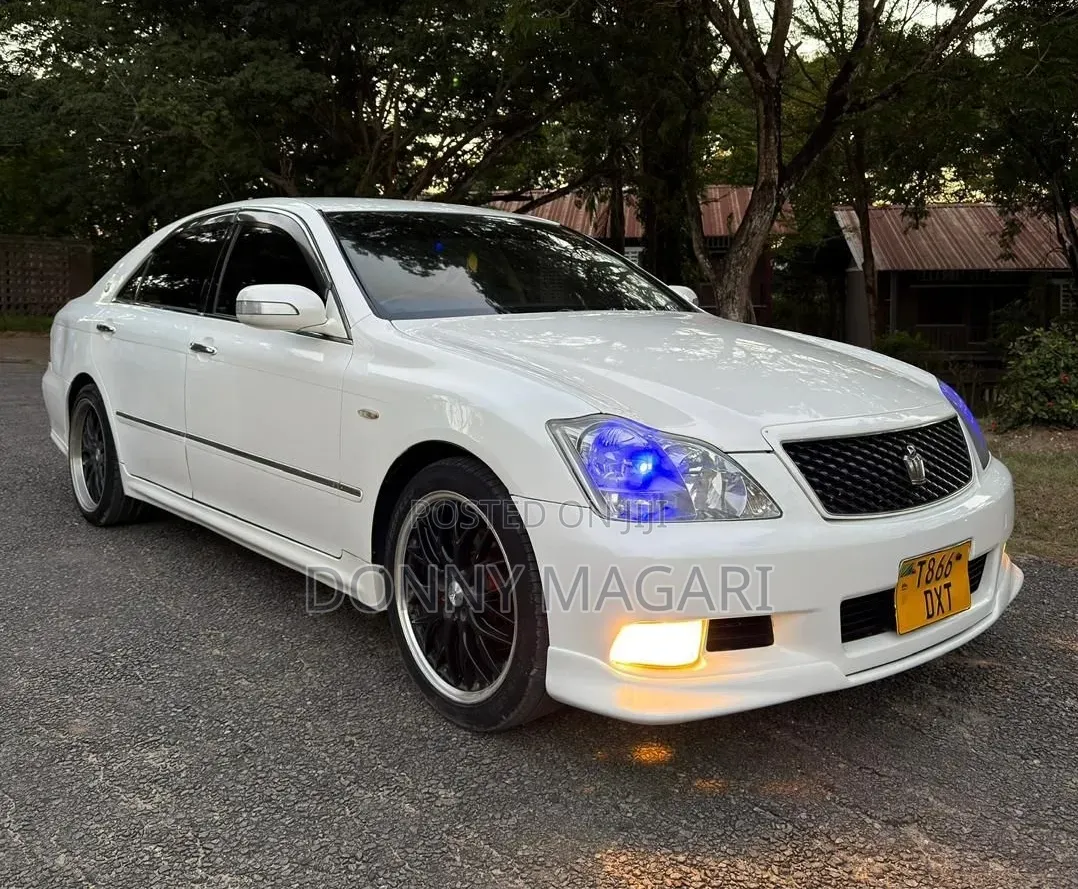 Toyota Crown 2006 White
