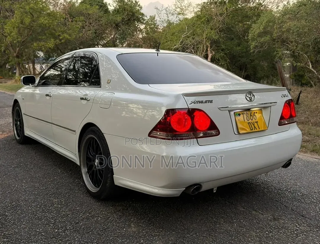 Toyota Crown 2006 White