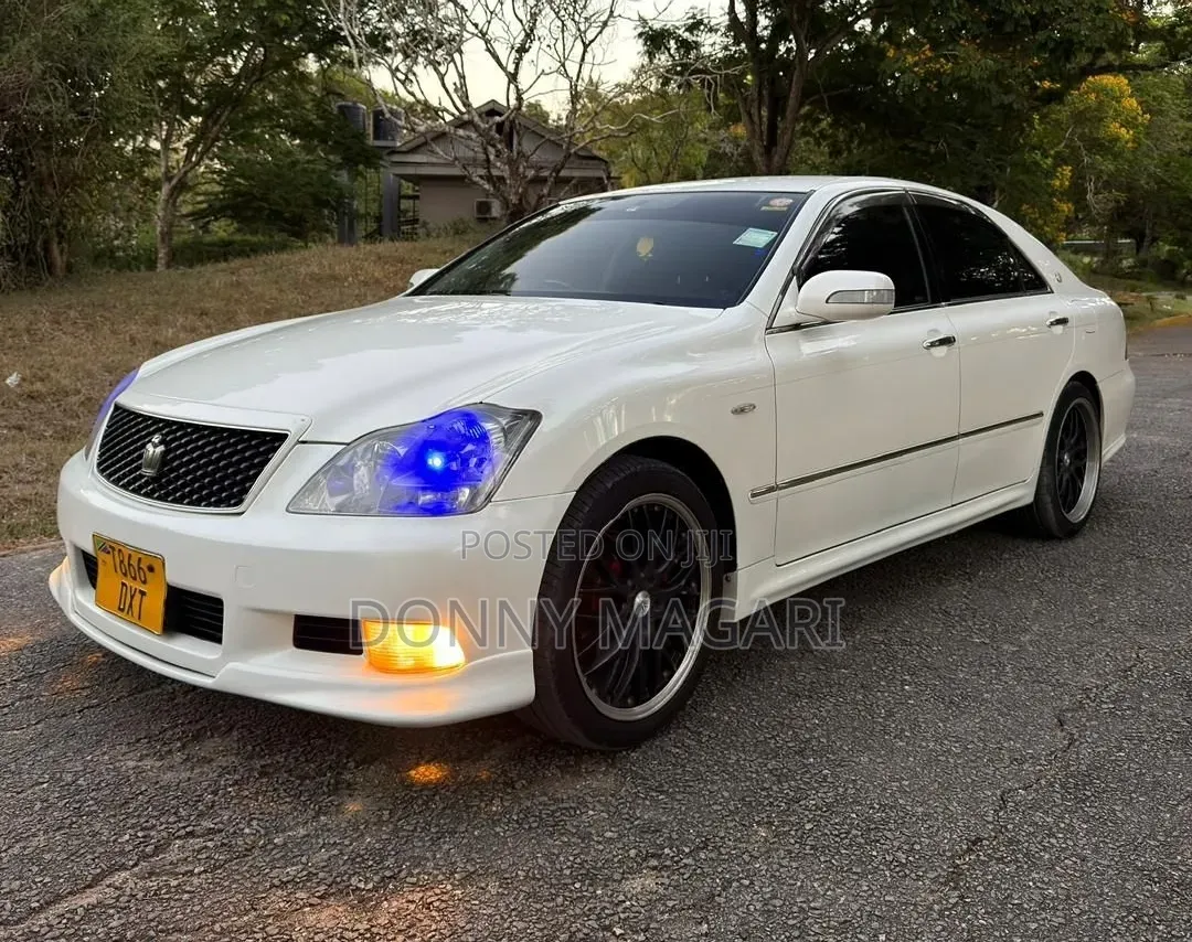 Toyota Crown 2006 White