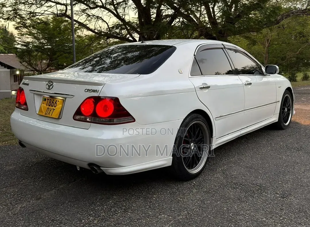 Toyota Crown 2006 White