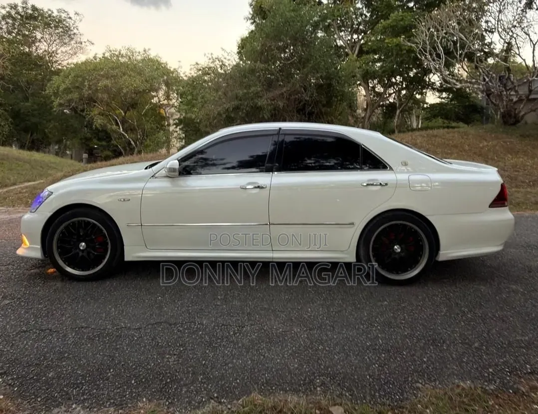 Toyota Crown 2006 White