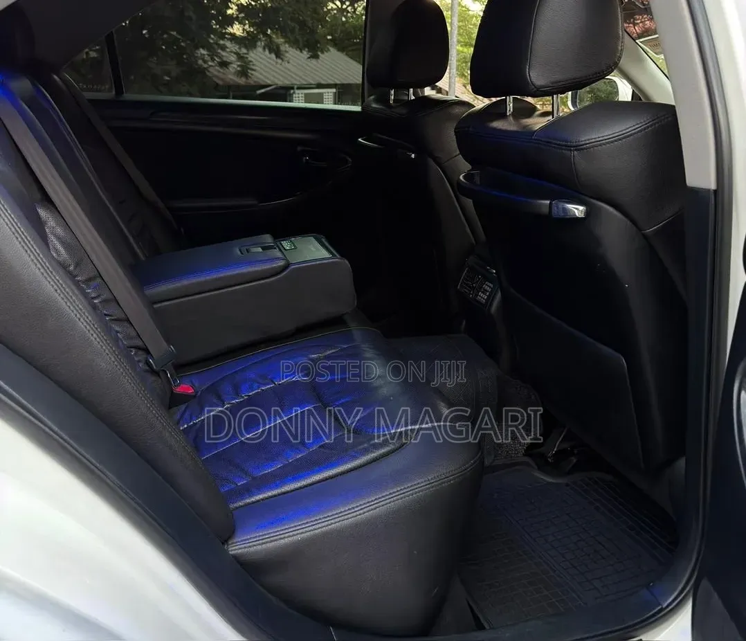 Toyota Crown 2006 White