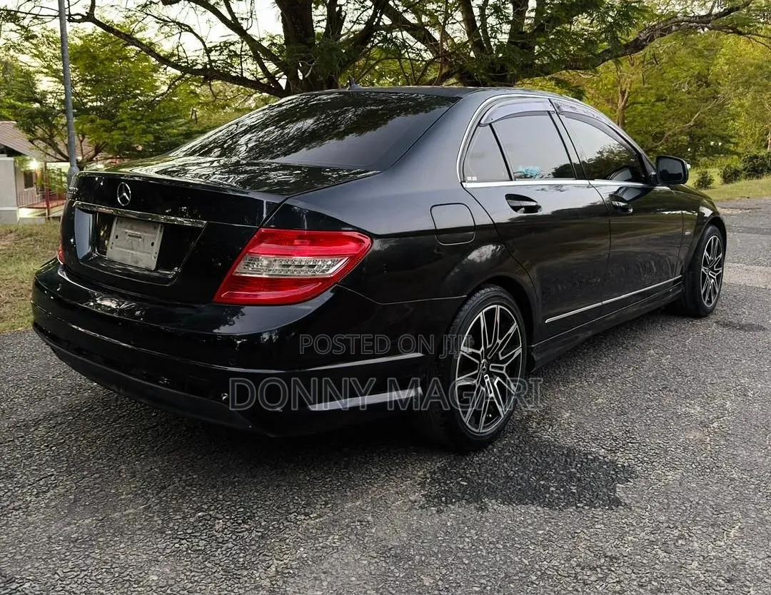 Mercedes-Benz C-Class 2011 Black