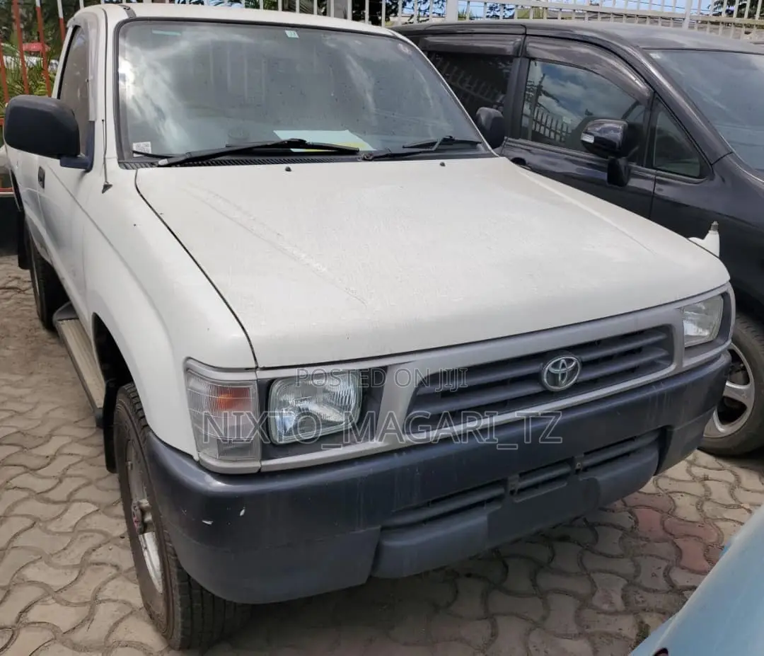 Toyota Hilux 2012 White