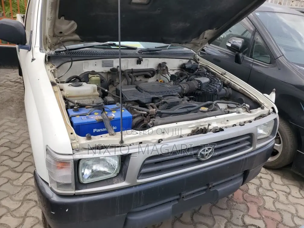 Toyota Hilux 2012 White