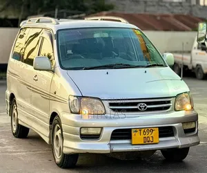 Toyota TownAce Noah 2000 Silver