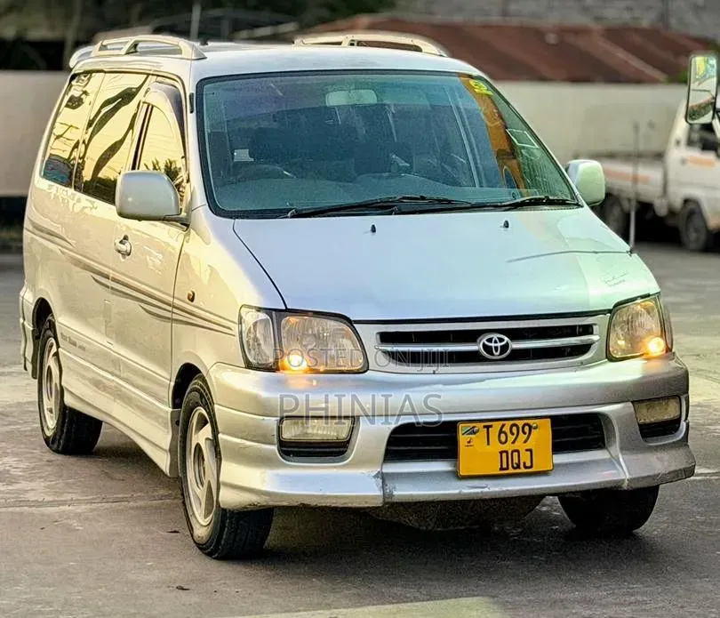 Toyota TownAce Noah 2000 Silver