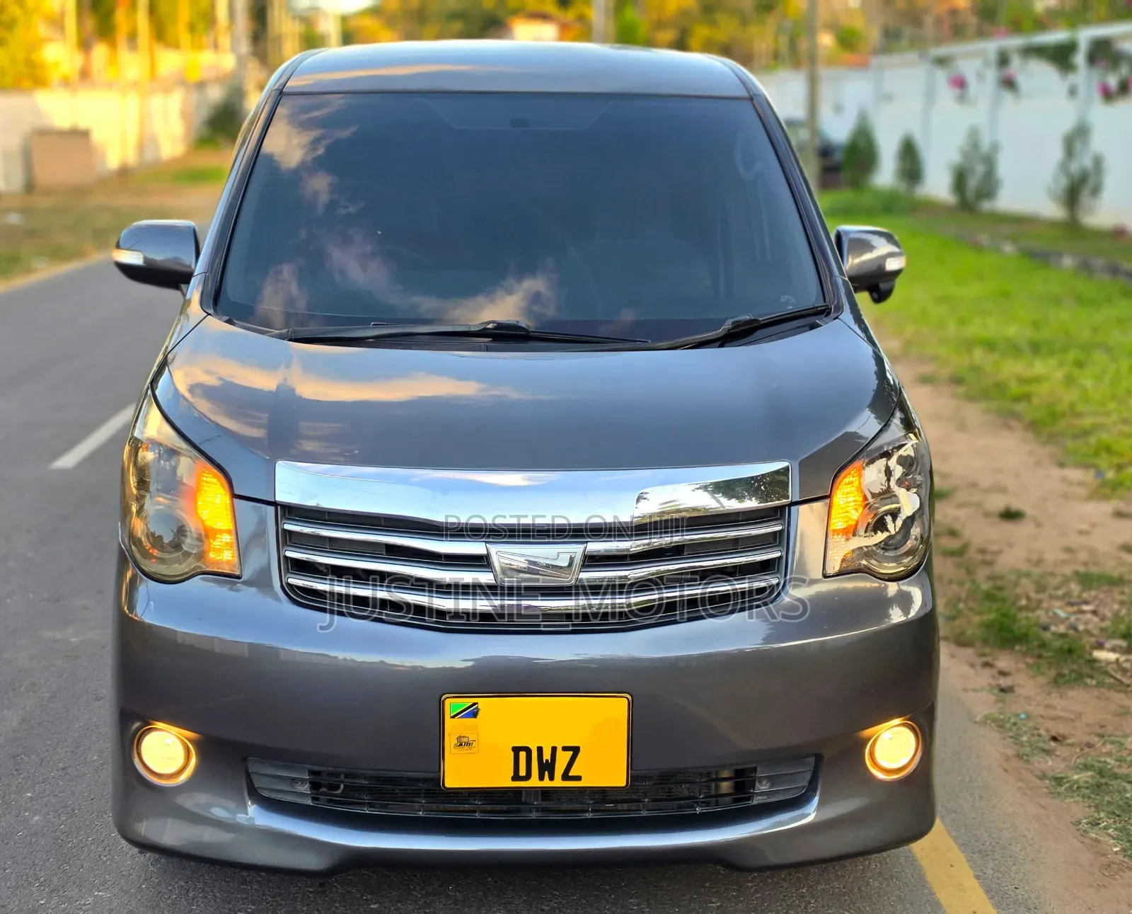 Toyota Noah 2010 Gray