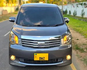 Toyota Noah 2010 Gray