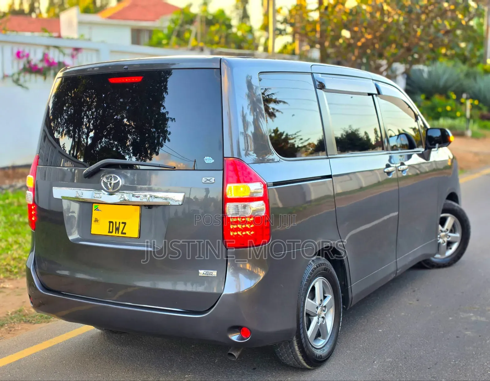 Toyota Noah 2010 Gray