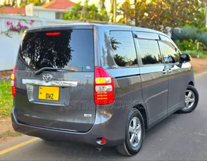 Toyota Noah 2010 Gray