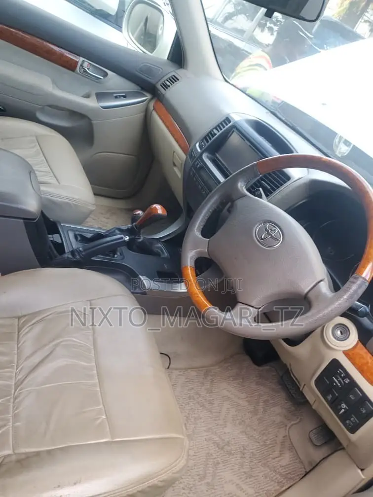 Toyota Land Cruiser Prado 2006 White