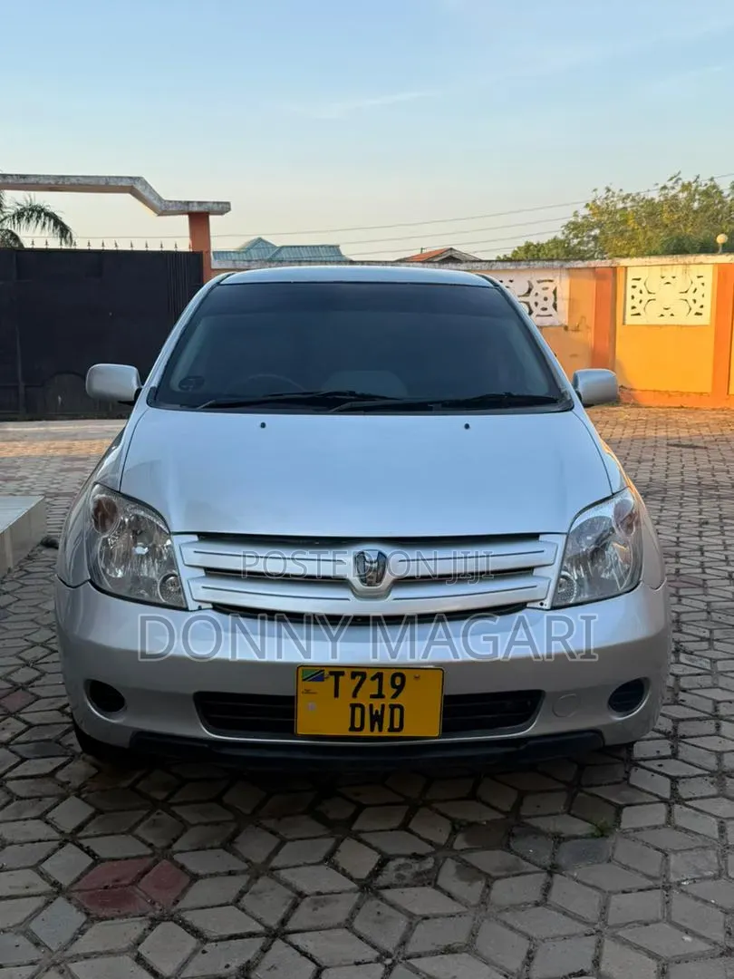 Toyota IST 2005 Silver