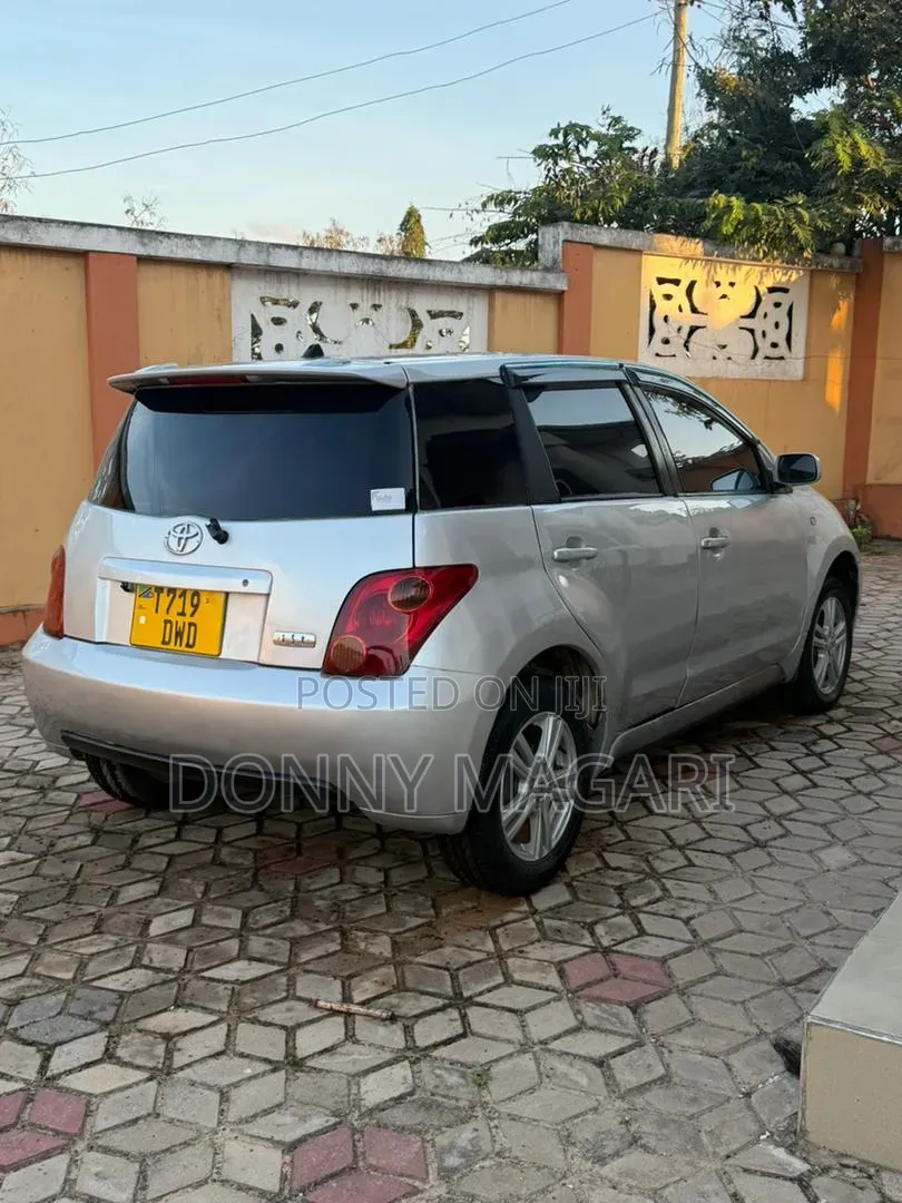 Toyota IST 2005 Silver