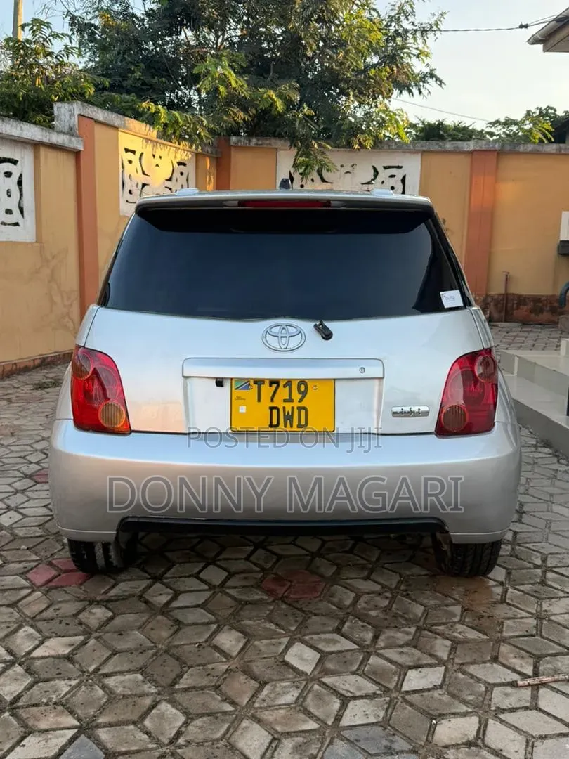 Toyota IST 2005 Silver