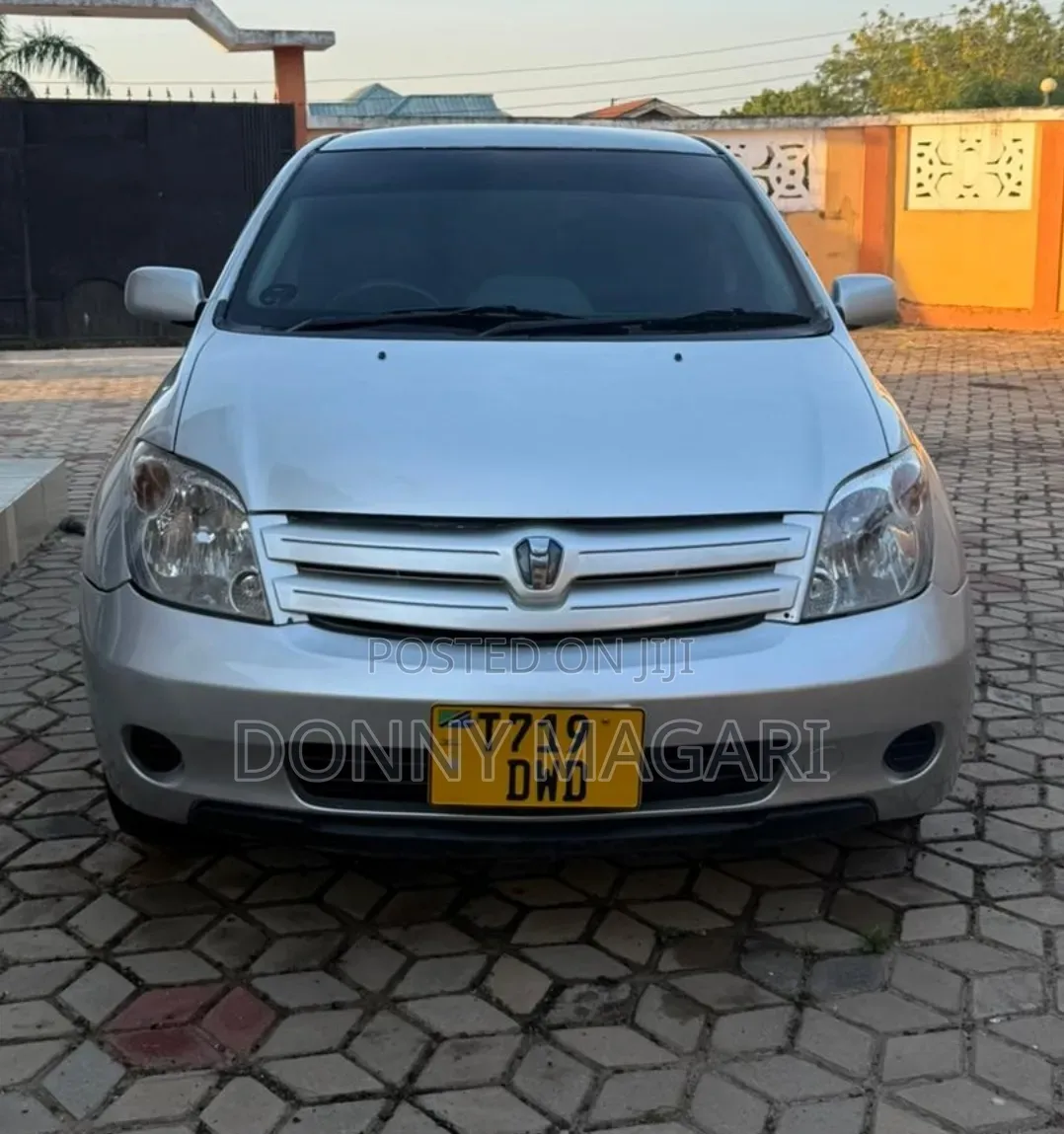 Toyota IST 2005 Silver
