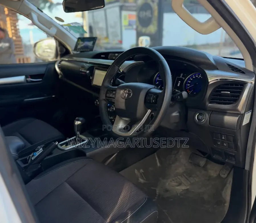 Toyota Hilux 2019 Pearl