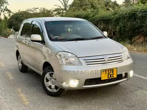 Toyota Raum 2004 Silver