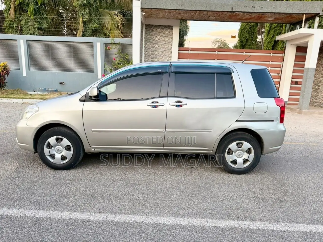 Toyota Raum 2004 Silver
