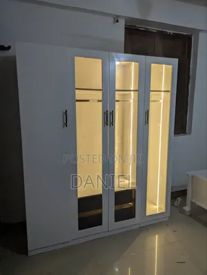 Kabati La Nguo Rangi Nyeupe