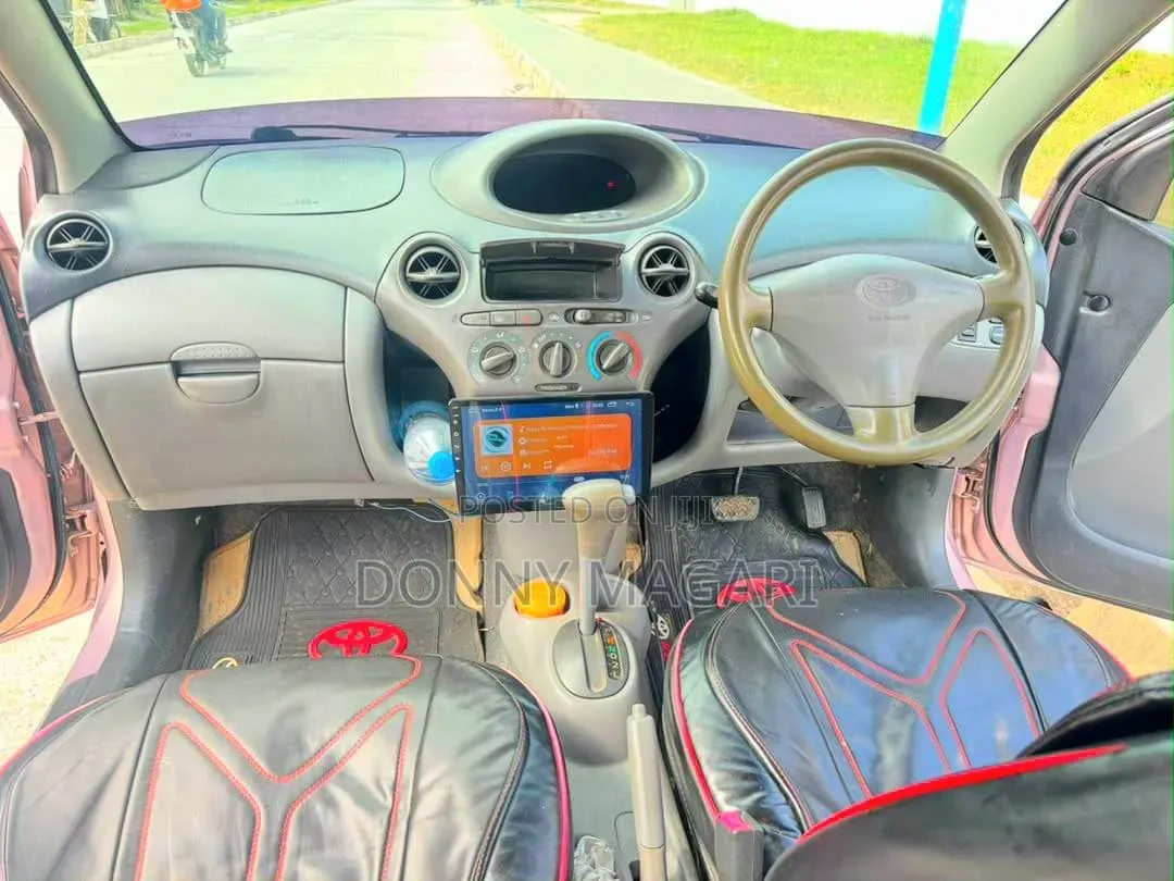 Toyota Vitz 2004 Pink