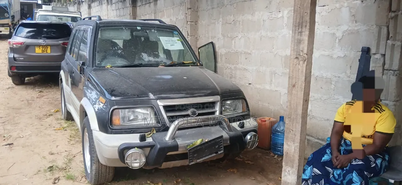 Suzuki Escudo 1995 Black