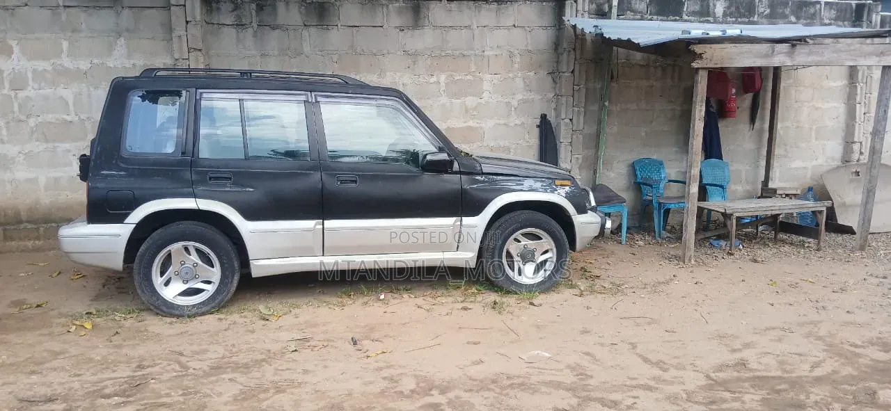 Suzuki Escudo 1995 Black