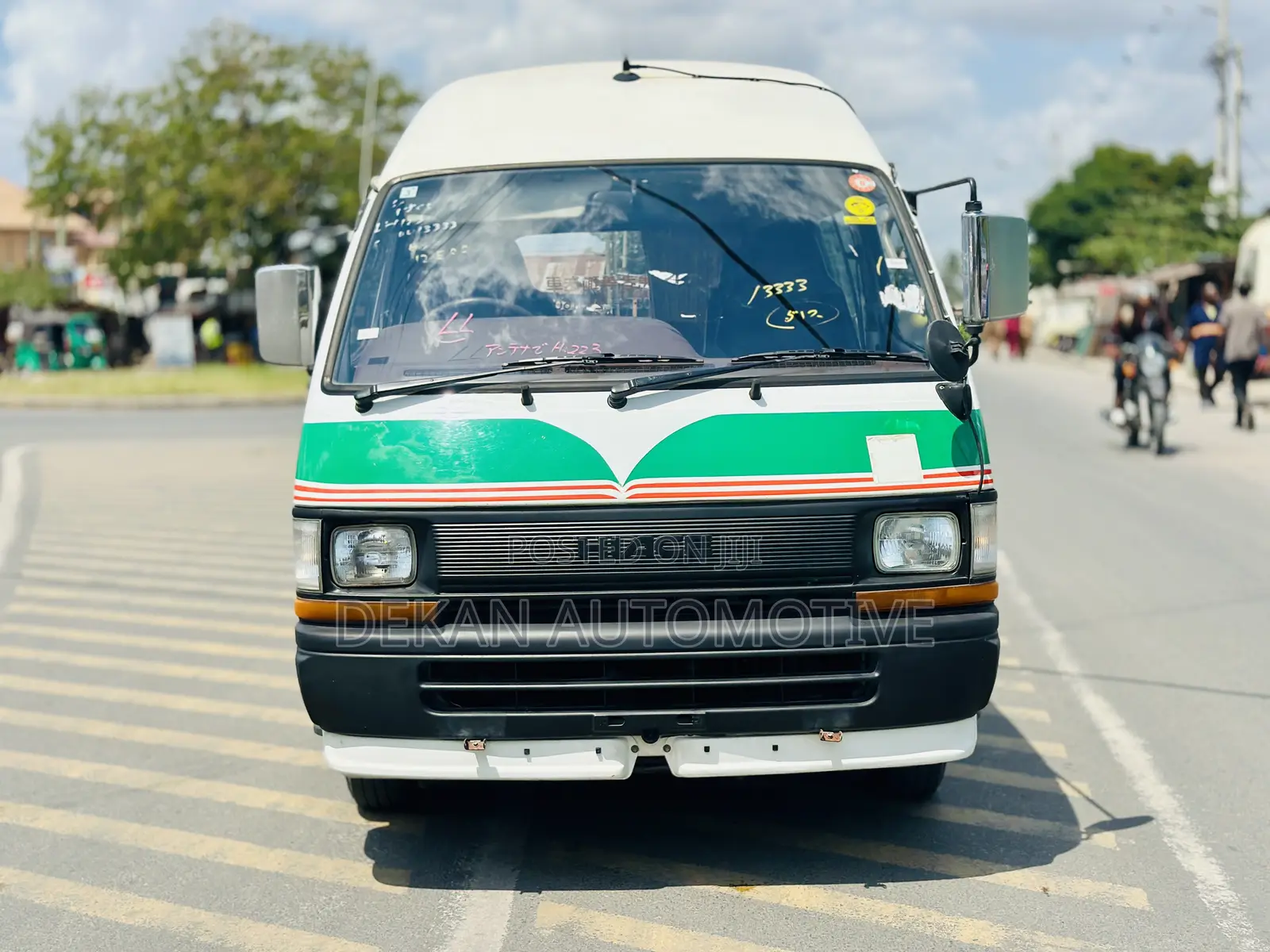 Toyota HiAce 2002 White