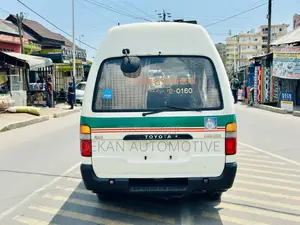 Toyota HiAce 2002 White
