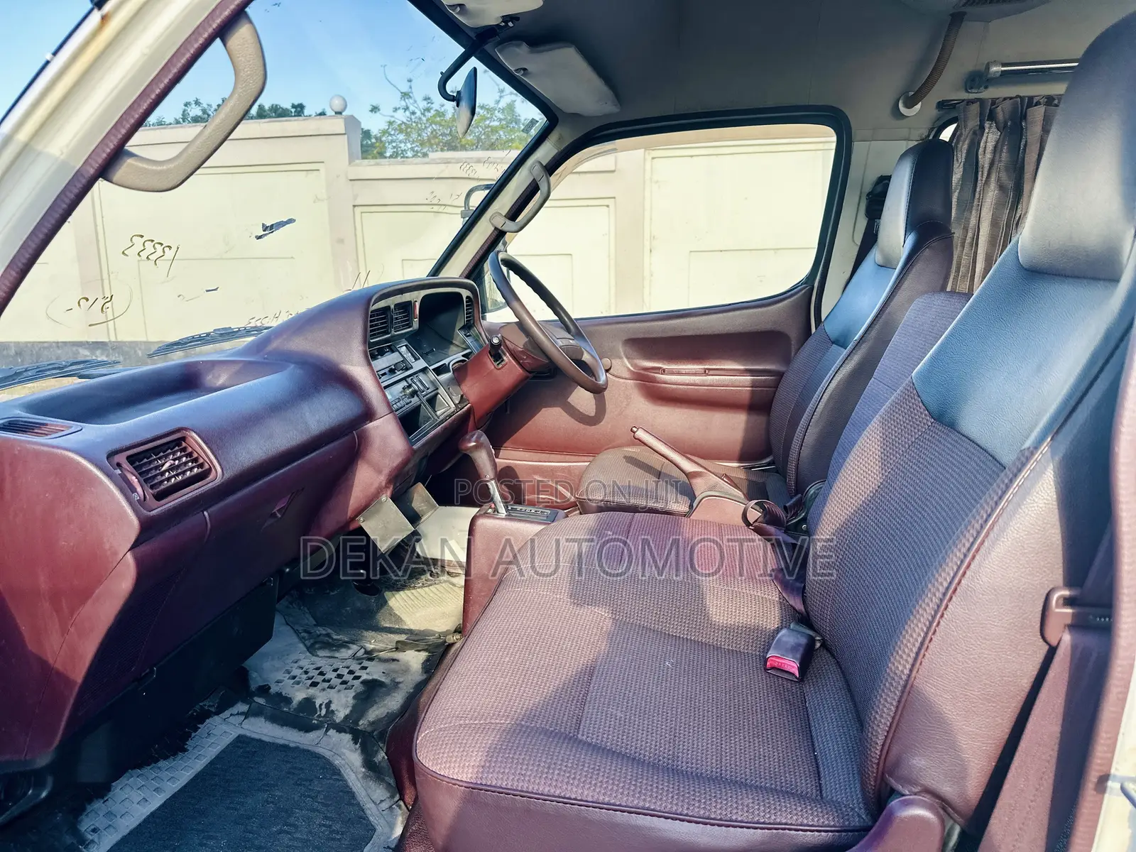 Toyota HiAce 2002 White