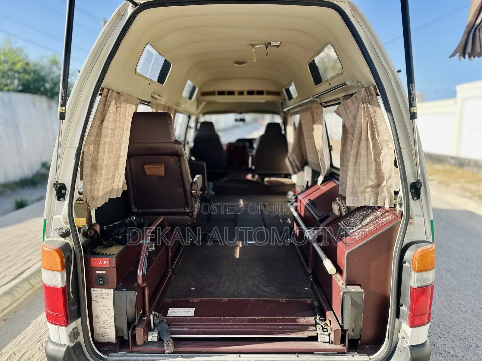 Toyota HiAce 2002 White
