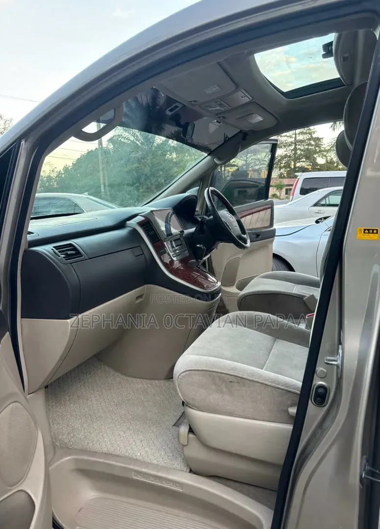 Toyota Alphard 2005 Silver