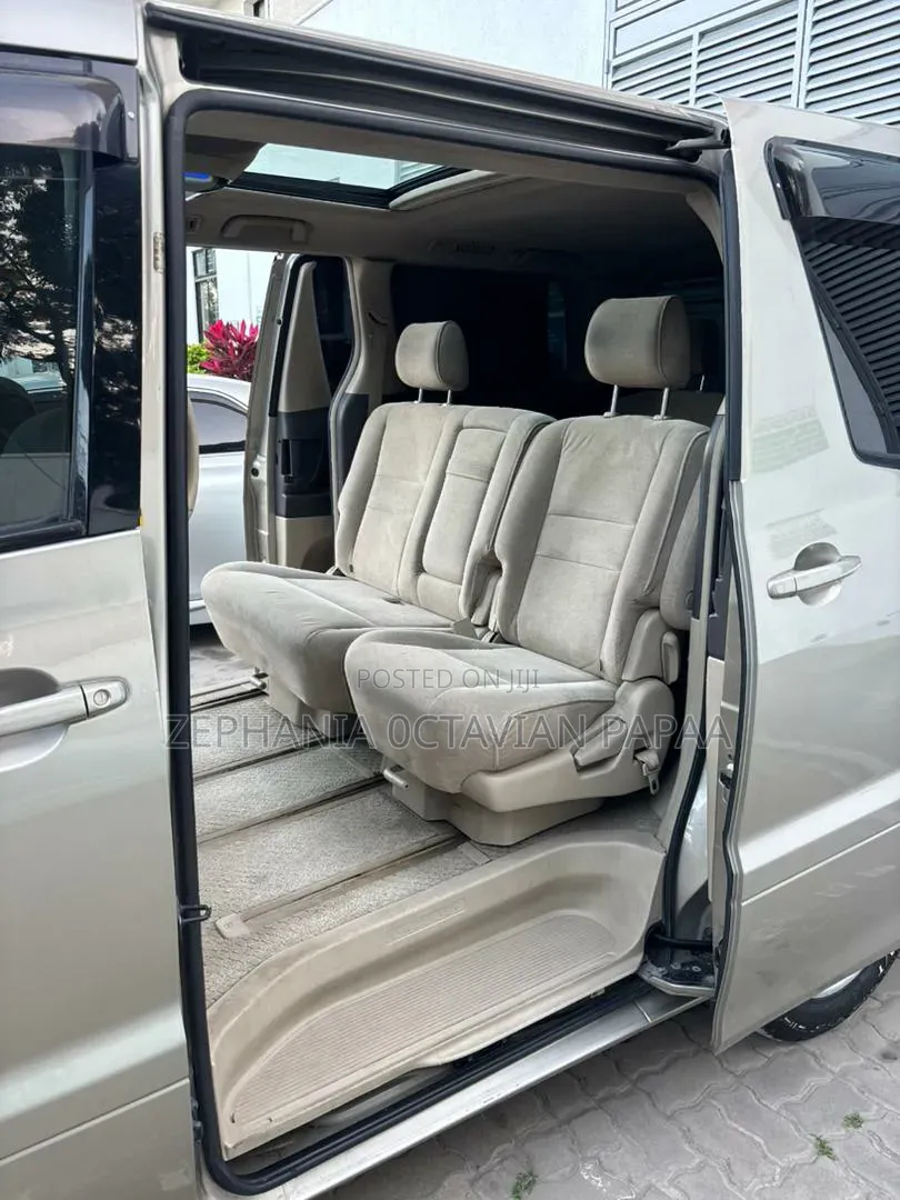 Toyota Alphard 2005 Silver