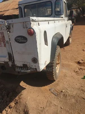 Land Rover Defender 2026 White