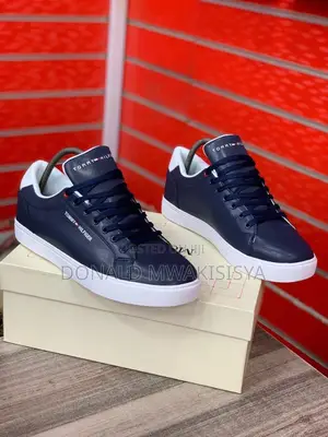 Tommy Sneakers