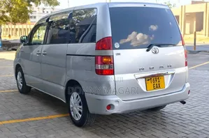 Toyota Noah 2005 Silver