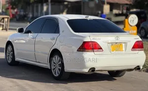 Toyota Crown 2006 White